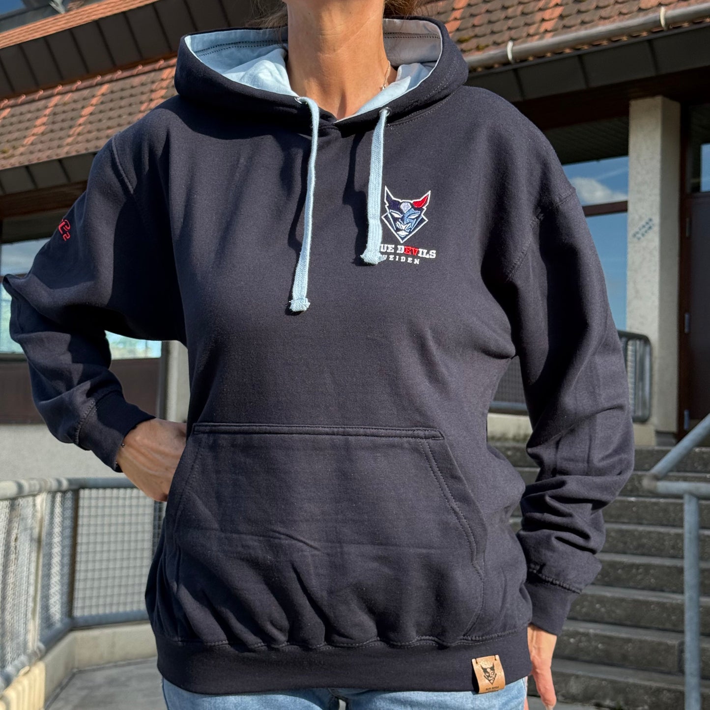 Hoodie gestickt mit Leder-Label