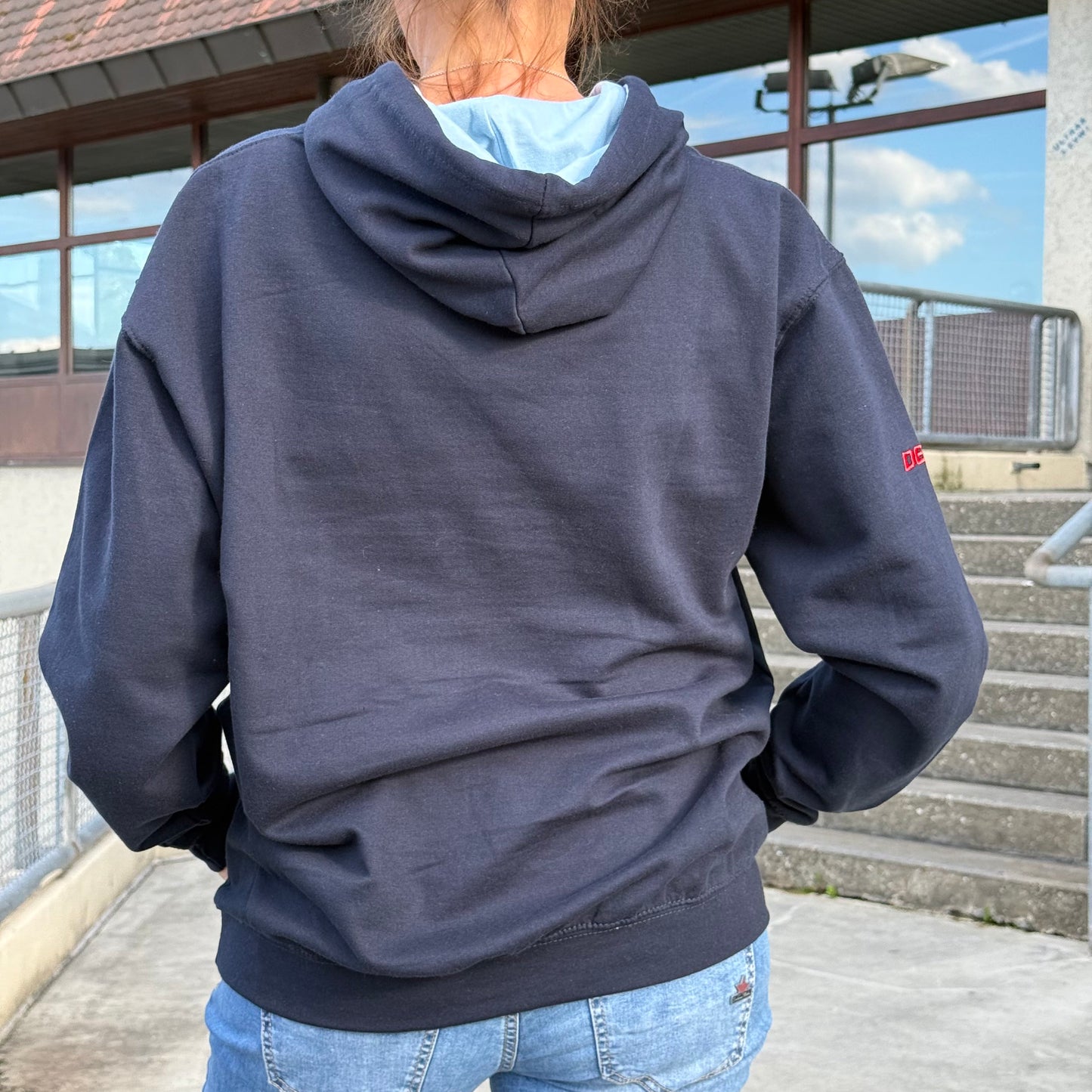 Hoodie gestickt mit Leder-Label