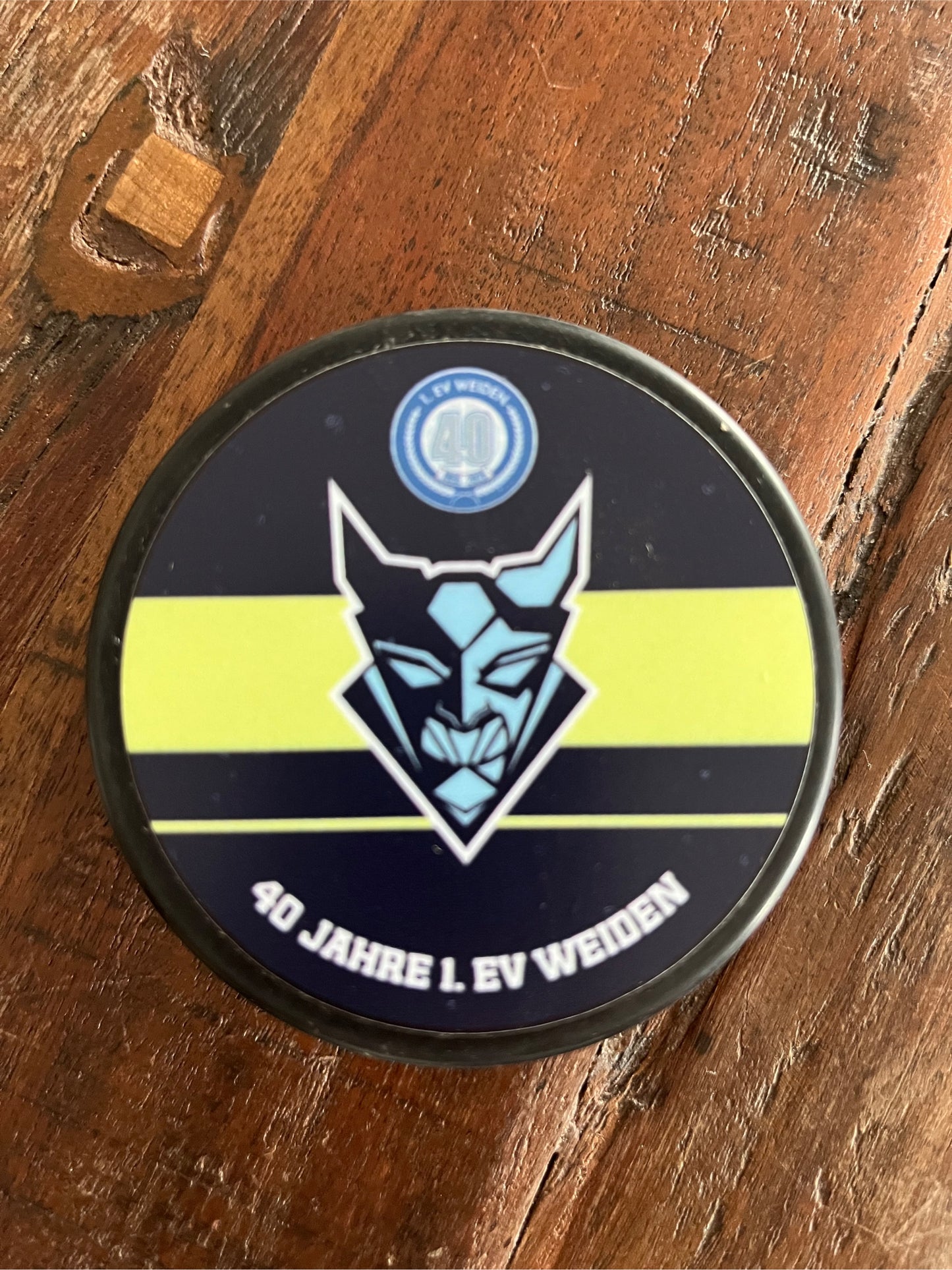 Puck 40 Jahre 1. EV Weiden
