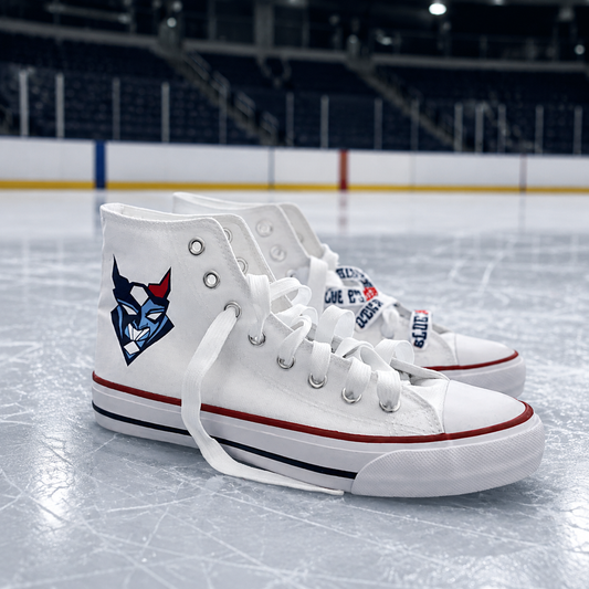 Sneakers mit Logo und Schrift