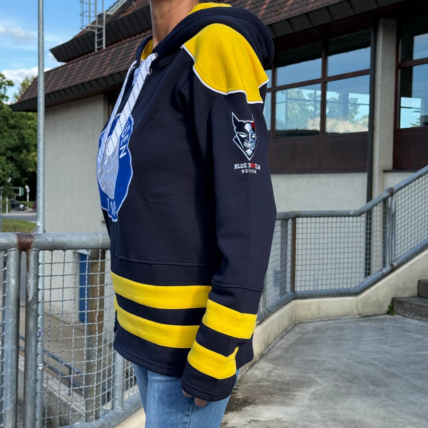 Hoodie 40 Jahre 1. EV Weiden Seitenansicht