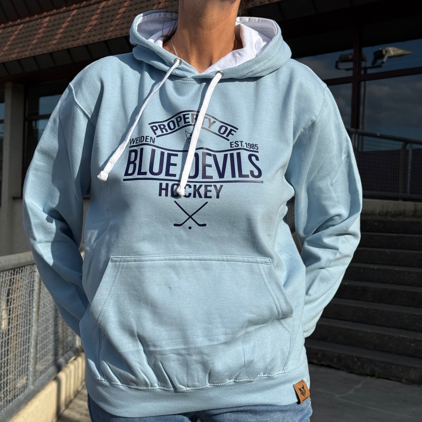 Hoodie 'Property' mit Leder-Label Hellblau/Dunkelblau